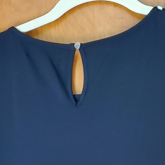 BEAUTIFUL EMBROIDERED TOP - Picture 4 of 6